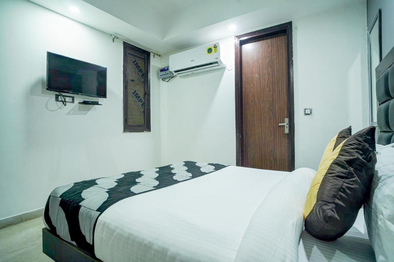 Hotel Red Snapper Couple Friendly At West Delhi Yeni Delhi Dış mekan fotoğraf