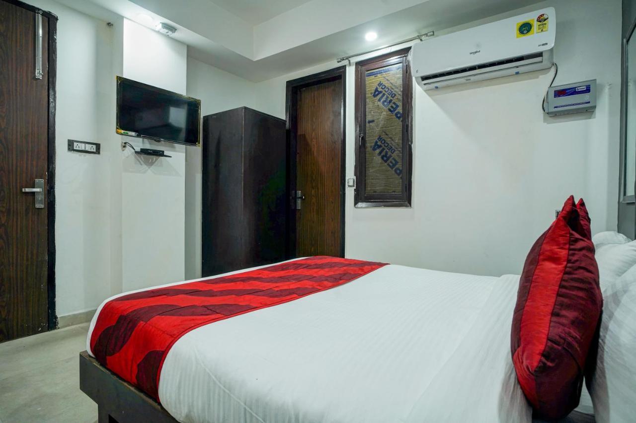 Hotel Red Snapper Couple Friendly At West Delhi Yeni Delhi Dış mekan fotoğraf